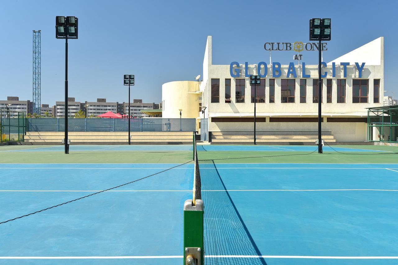 Отель Club One Manor Экстерьер фото