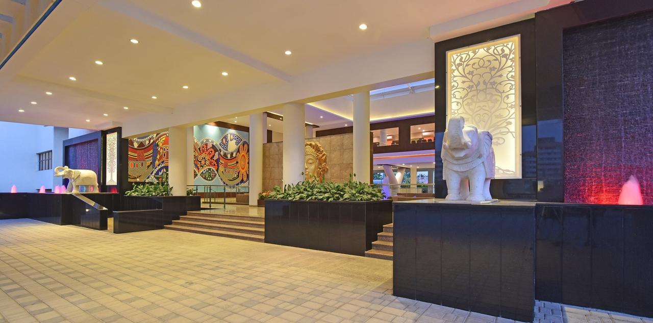 Отель Club One Manor Экстерьер фото
