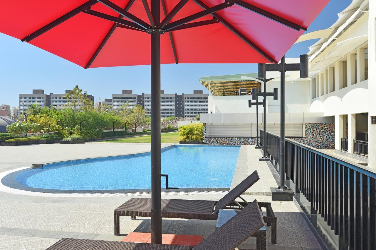 Отель Club One Manor Экстерьер фото
